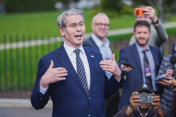 亿财配资 美财长吹嘘：我们立规矩对付中国，谁敢不从？