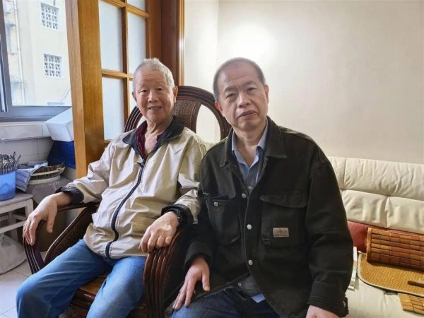 民间资本 上海63岁儿子与94岁父亲一起居家养老：父亲负责买菜做饭，“除了吃饭各做各的”
